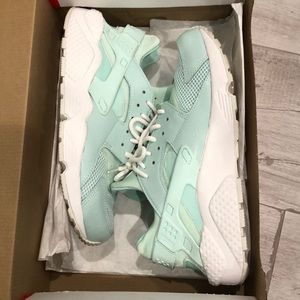 Aqua Nike air huarache run